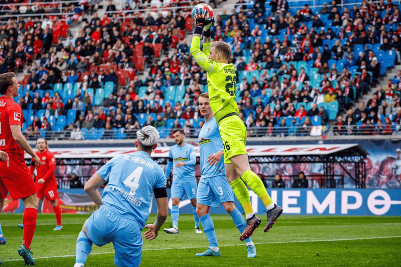 赛后波尔图备战亚冠，战术微调细节曝光，媒体盛赞，赛程密集仍需轮换的简单介绍