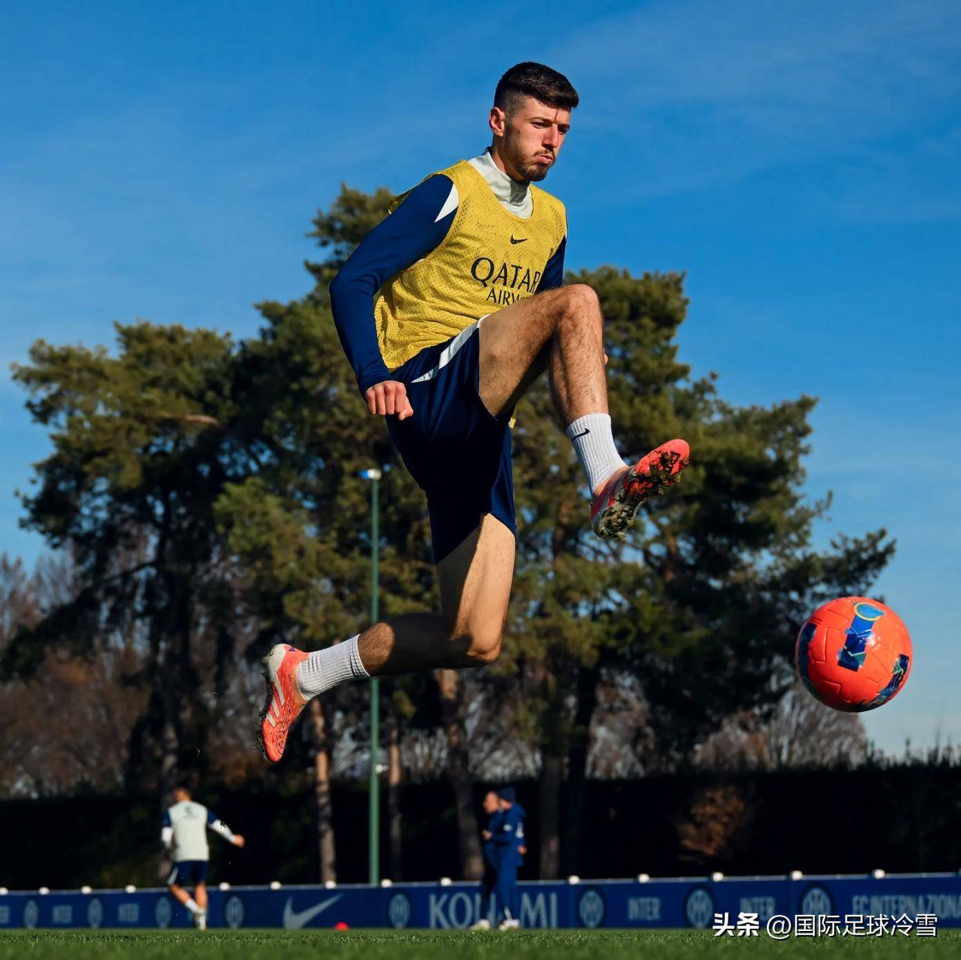 关于欧冠今晨再迎强敌；密尔沃基雄鹿造点机会；主帅态度——管理层满意；团队化学反应显著的信息